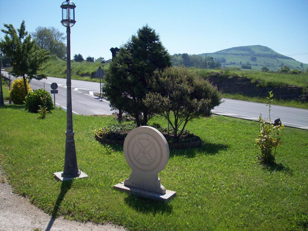 Posada El Jardin Santillana del Mar Bagian luar foto