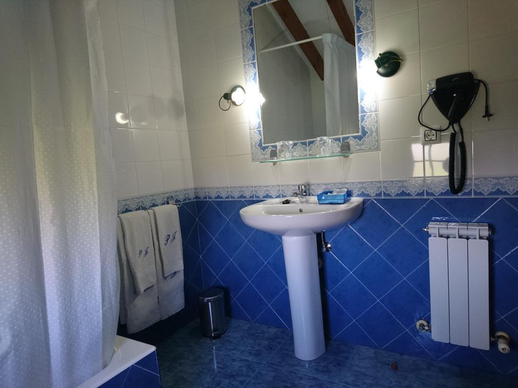 Posada El Jardin Santillana del Mar Bagian luar foto