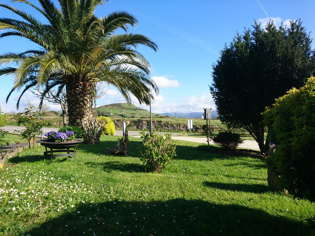 Posada El Jardin Santillana del Mar Bagian luar foto